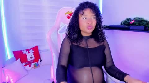 Snapshot of keyla_roberts_ chatting on November 21, 7:56 pm Adhara. Help me reach 100 likes online show from November 21, 7:56 pm