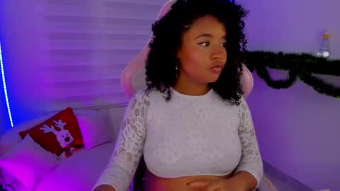 Snapshot of keyla_roberts_ chatting on November 26, 8:32 pm Adhara. Help me reach 100 likes online show from November 26, 8:32 pm