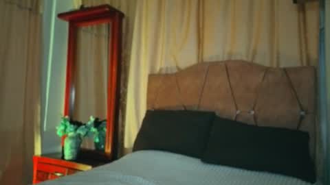 Snapshot of keyla_roberts_ chatting on February 27, 9:20 am Adhara. Help me reach 100 likes online show from February 27, 9:20 am