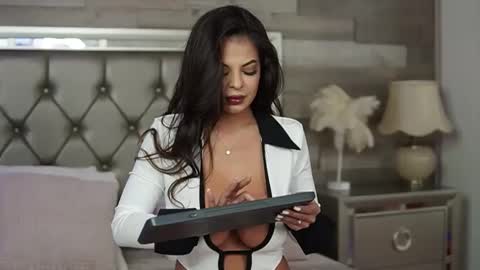 keylaconner online show from February 1, 3:19 am