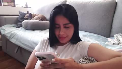 Laura online show from May 5, 4:26 pm