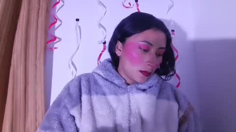 Snapshot of khaleesi_j chatting on February 13, 11:15 pm khaleesi_j online show from February 13, 11:15 pm