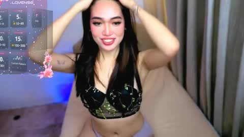 Snapshot of khaleesi_sonrisa chatting on April 23, 8:33 pm sonrisa online show from April 23, 8:33 pm