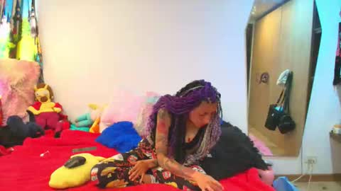Snapshot of khaleesy13 chatting on May 9, 6:13 pm khaleesy online show from May 9, 6:13 pm