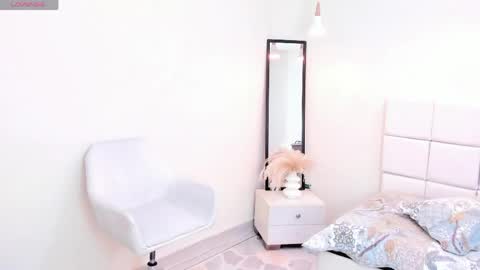 Snapshot of khloe_houston chatting on April 25, 1:36 pm Khloe online show from April 25, 1:36 pm