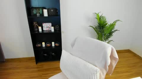 Snapshot of khloe_star chatting on April 27, 4:49 pm Khloe online show from April 27, 4:49 pm