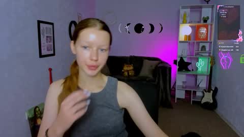 Snapshot of khloebeauty chatting on October 1, 6:08 am khloebeauty online show from October 1, 6:08 am