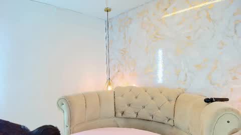 Khloe online show from December 18, 4:51 am