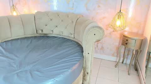 Khloe online show from February 18, 5:14 am