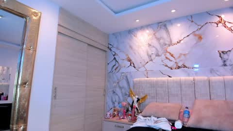    N         M online show from April 12, 1:32 am