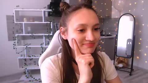 Kiana online show from May 17, 9:38 am