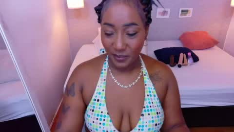 Snapshot of kiara_evanss chatting on May 16, 10:41 pm Kiara online show from May 16, 10:41 pm
