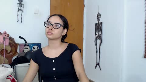 Snapshot of kiaralenon chatting on October 1, 5:57 am kiaralenon online show from October 1, 5:57 am