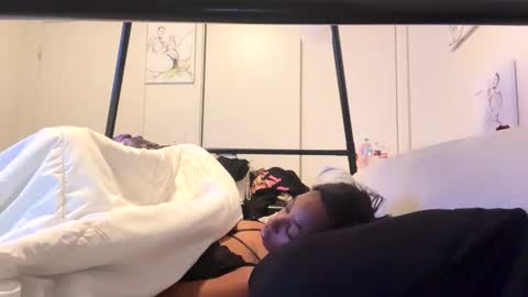 Snapshot of kibrombariu45 chatting on December 13, 11:55 am HunneysPlayRoom online show from December 13, 11:55 am