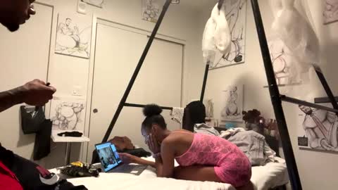 Snapshot of kibrombariu45 chatting on December 21, 1:42 pm HunneysPlayRoom online show from December 21, 1:42 pm