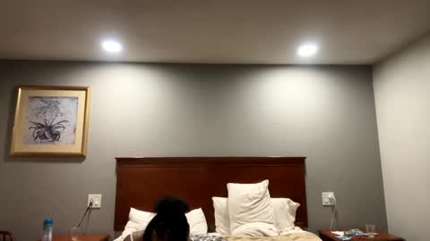 Snapshot of kibrombariu45 chatting on February 14, 9:56 am HunneysPlayRoom online show from February 14, 9:56 am