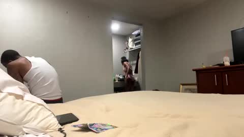 Snapshot of kibrombariu45 chatting on February 17, 9:35 am HunneysPlayRoom online show from February 17, 9:35 am