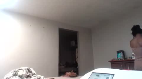 Snapshot of kibrombariu45 chatting on February 21, 5:46 am HunneysPlayRoom online show from February 21, 5:46 am