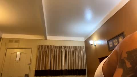 Snapshot of kibrombariu45 chatting on May 26, 5:14 am HunneysPlayRoom online show from May 26, 5:14 am
