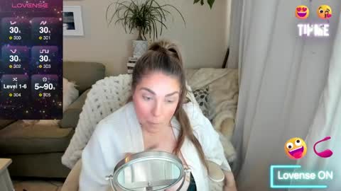 Kiera Reines online show from March 28, 3:44 pm