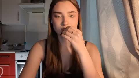 Snapshot of kierstentates chatting on May 29, 2:15 pm Ola my name is Lissa Lets hit 10 Thumbs Up together online show from May 29, 2:15 pm