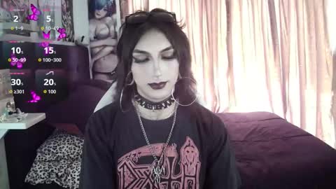 Snapshot of kiiller_queen chatting on November 11, 2:28 pm kenny online show from November 11, 2:28 pm