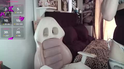 Snapshot of kiiller_queen chatting on November 27, 5:37 pm kenny online show from November 27, 5:37 pm