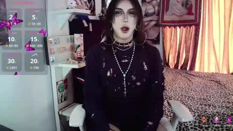 Snapshot of kiiller_queen chatting on December 18, 4:35 pm kenny online show from December 18, 4:35 pm