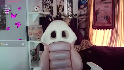 Snapshot of kiiller_queen chatting on December 22, 4:37 pm kenny online show from December 22, 4:37 pm