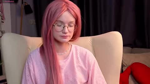 kiki_blue_eyes online show from January 15, 4:28 am