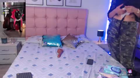 Snapshot of kiki_cams chatting on September 25, 2:32 pm kIKI online show from September 25, 2:32 pm