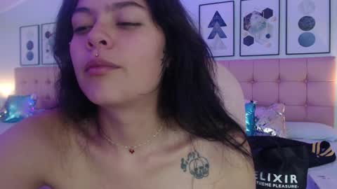 kIKI online show from December 18, 8:59 pm