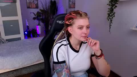 Kiki online show from November 13, 2:16 pm