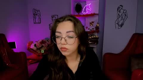 Snapshot of kiki_swan chatting on March 5, 7:49 am kiki_swan online show from March 5, 7:49 am