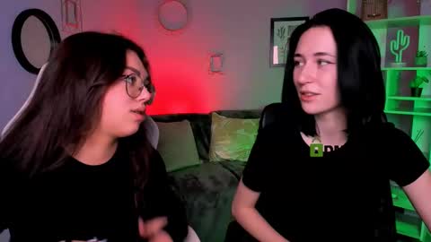 Snapshot of kiki_swan chatting on March 11, 7:26 am kiki_swan online show from March 11, 7:26 am