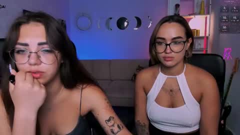 Snapshot of kiki_swan chatting on July 11, 9:12 am kiki_swan online show from July 11, 9:12 am