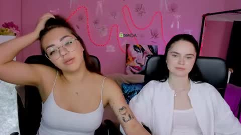 Snapshot of kiki_swan chatting on July 12, 9:11 am kiki_swan online show from July 12, 9:11 am