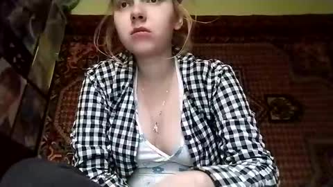 kikibang_ online show from October 28, 8:18 am