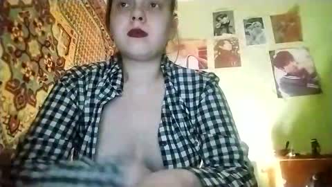 kikibang_ online show from February 28, 10:00 pm