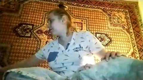 kikibang_ online show from April 12, 6:57 pm