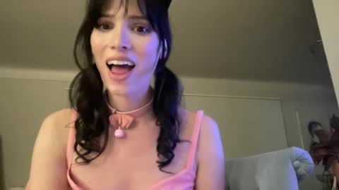 Snapshot of kikihart chatting on February 1, 5:28 am Kiki Hart online show from February 1, 5:28 am