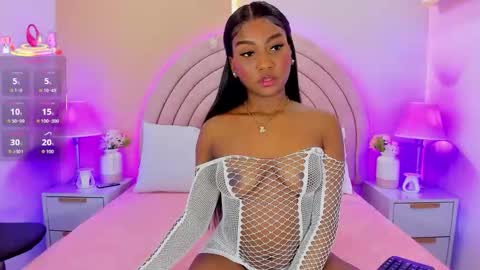 KI KI online show from February 5, 8:13 pm