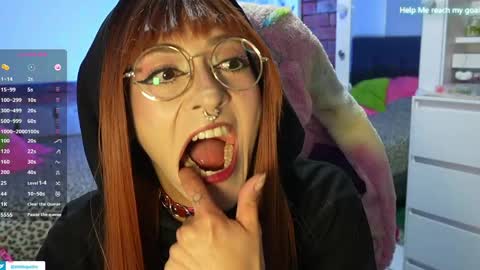 kiki online show from April 9, 10:15 pm