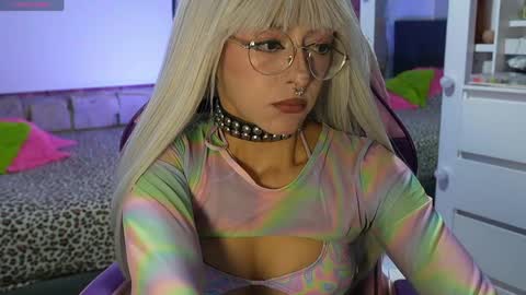 kiki online show from April 11, 9:41 pm