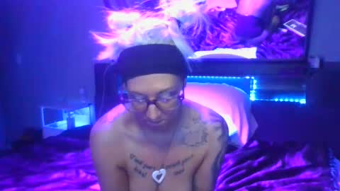 kikilovespartylights online show from February 18, 12:06 pm