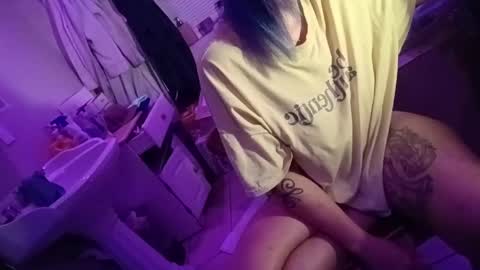 kikilovespartylights online show from April 16, 9:21 am