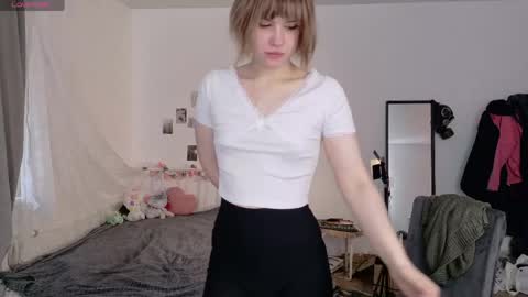 Kiki online show from May 30, 1:35 am