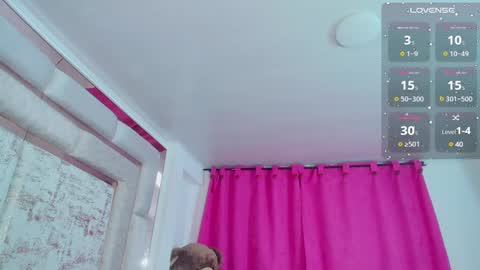 Snapshot of kim2_t chatting on February 14, 9:34 am Nicole. online show from February 14, 9:34 am