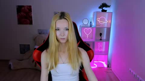 Snapshot of kim_boyd chatting on February 17, 2:48 pm kim_boyd online show from February 17, 2:48 pm