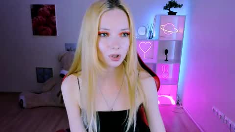 Snapshot of kim_boyd chatting on February 19, 6:32 pm kim_boyd online show from February 19, 6:32 pm